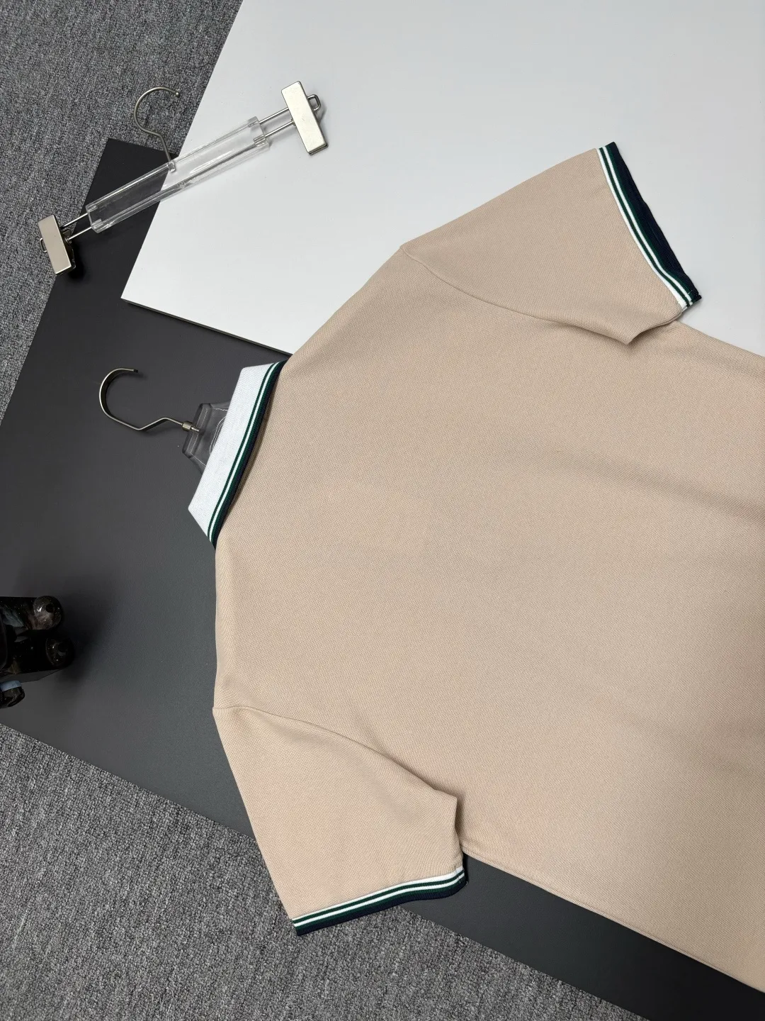 CASABLANCA New Arrival embroidered Polo shirt, original fabric, official Same Style, made of pure cotton pique fabric, customized vat-dyed fabric, feels very comfortable and smooth, very wide and stylish, produced by the first-line brand Factory, imported Behringer embroidery machine, embroidery is full and textured, collar and collar ribs are woven with imported yarn, does not deform after long-term wear, the latest New Arrival style in spring and summer, fashionable and individual Super Versatile, a good-looking one. It is very suitable for both men and women. It is a must-have for everyone. Color: Black White, Apricot, Blue Khaki Size: M-3XL